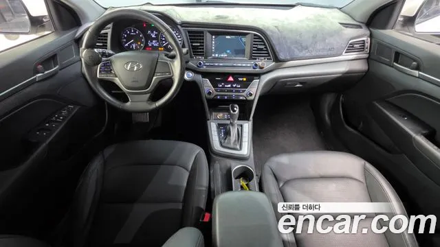 Hyundai Elantra — интерьер