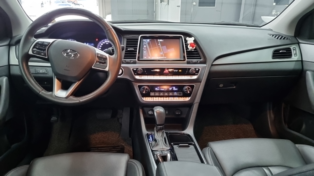Hyundai Sonata — интерьер