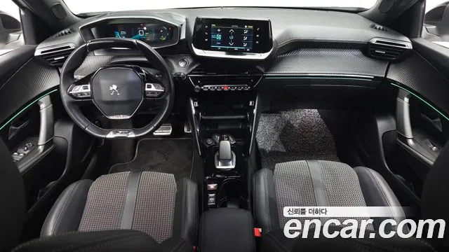 Peugeot 2008 — интерьер