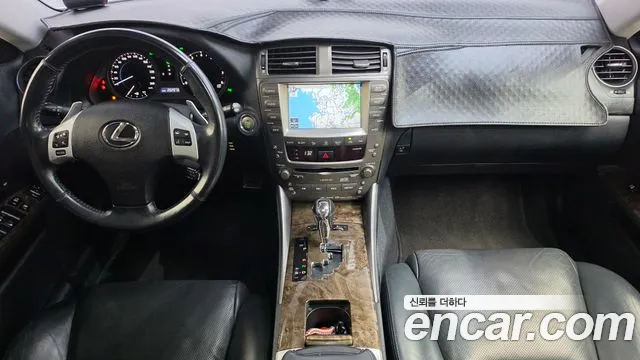 Lexus IS — интерьер