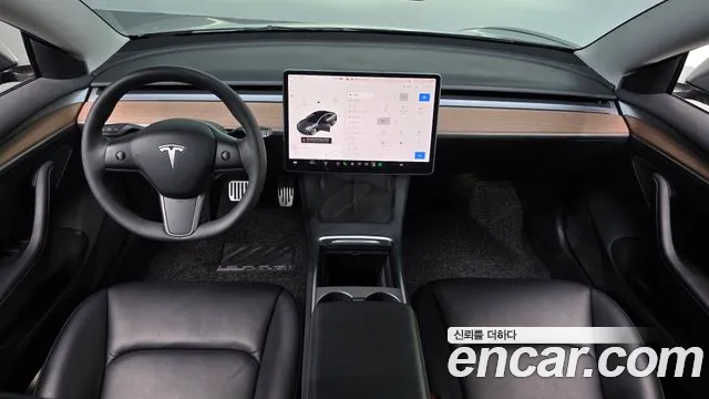 Tesla Model 3 — интерьер