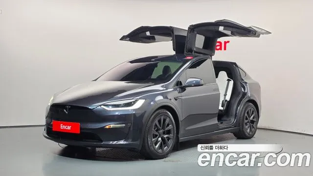Tesla Model X — экстерьер