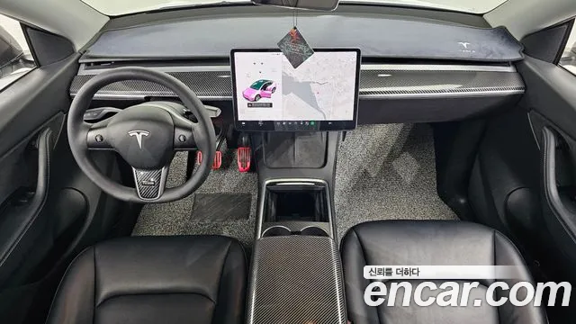 Tesla Model Y — интерьер