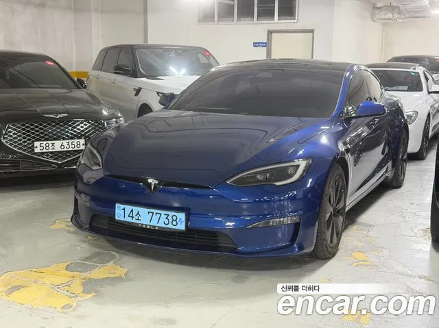 Tesla Model S — интерьер