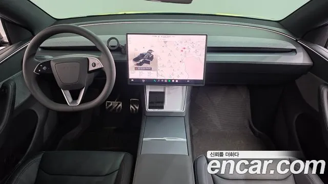 Tesla Model Y — интерьер