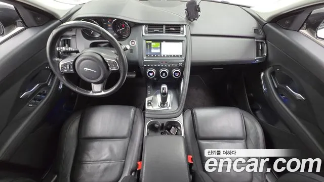 Jaguar E-Pace — интерьер