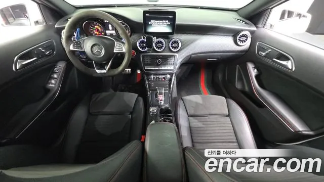 Mercedes-Benz A-класс — интерьер