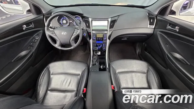 Hyundai Sonata — интерьер