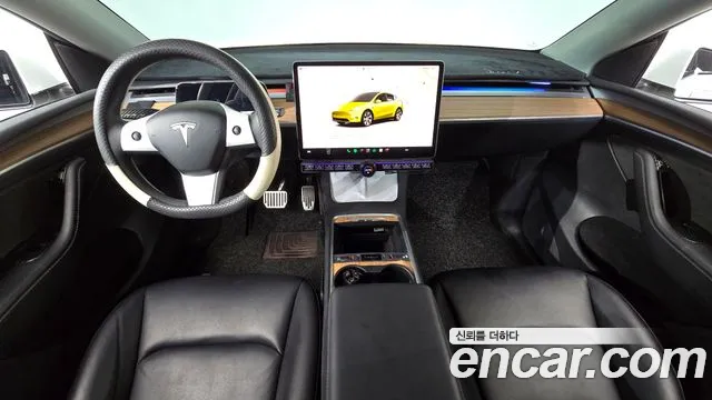 Tesla Model Y — интерьер