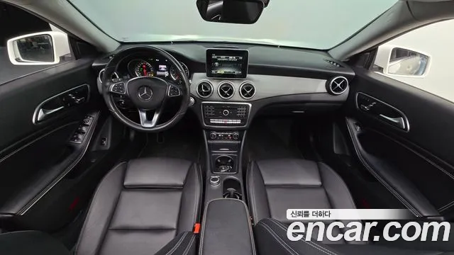 Mercedes-Benz CLA-класс — интерьер