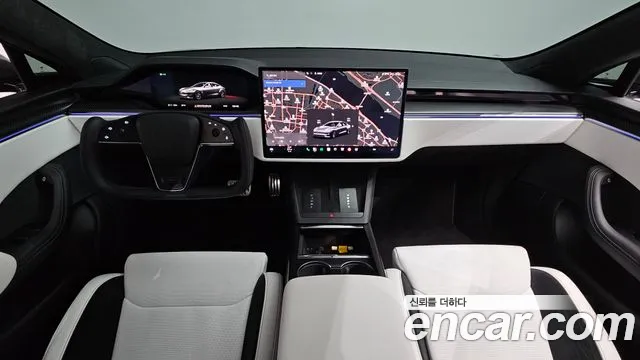 Tesla Model S — интерьер