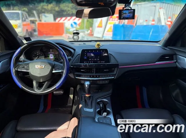 Cadillac CT4 — интерьер