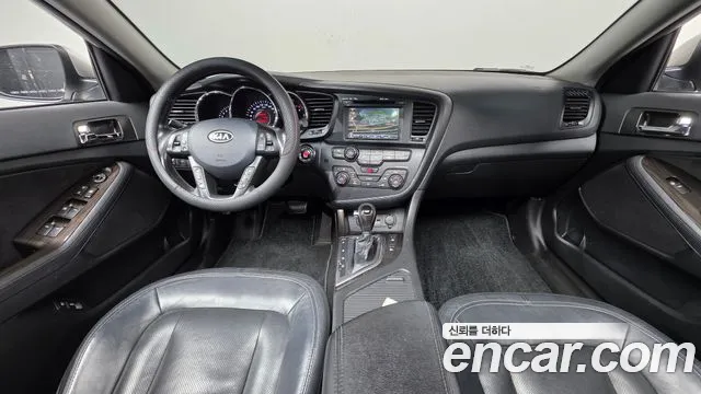 Kia K5 — интерьер
