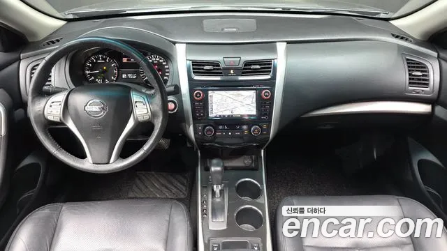 Nissan Altima — интерьер