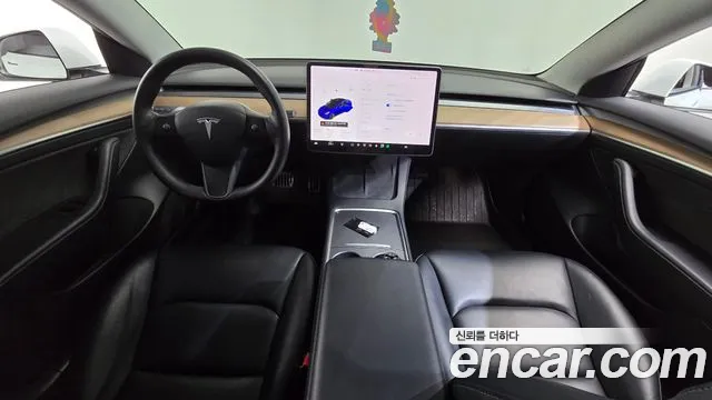 Tesla Model 3 — интерьер