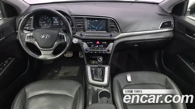 Hyundai Elantra — интерьер