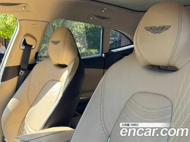 Aston Martin DBX — интерьер