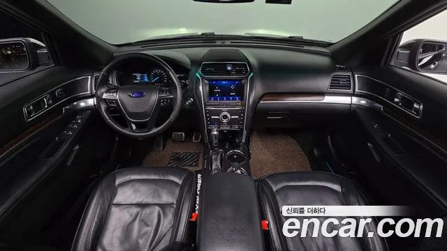 Ford Explorer — интерьер