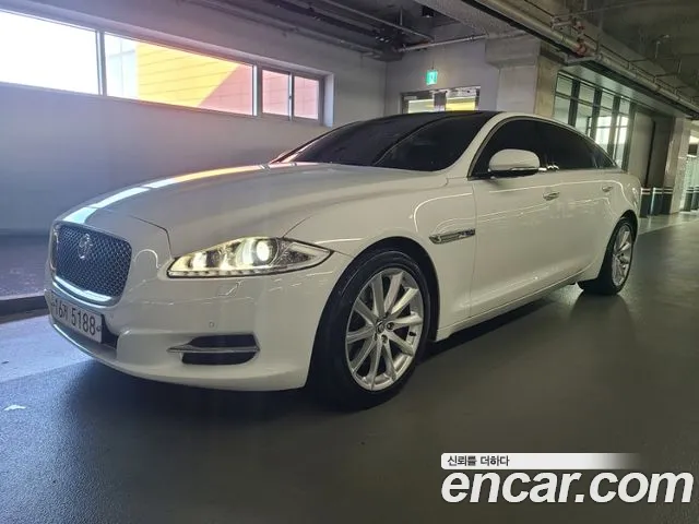 Jaguar XJ