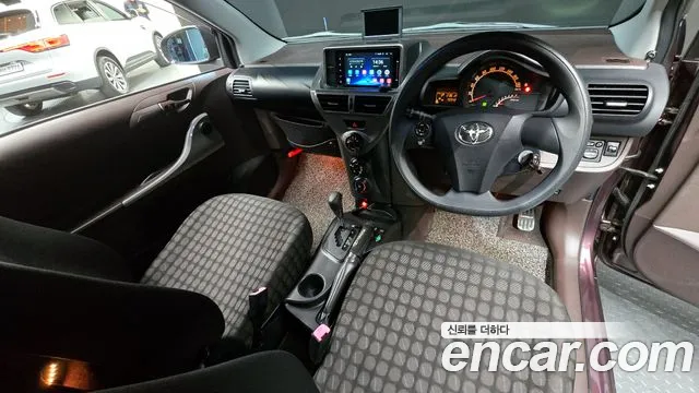 Toyota iQ — интерьер