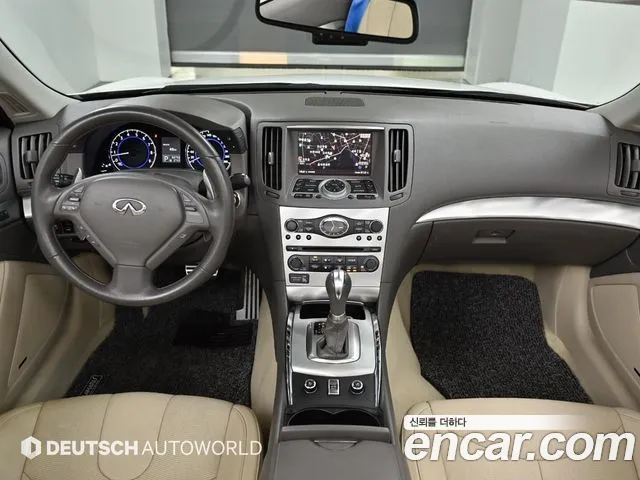 Infiniti Q60 — интерьер