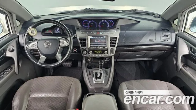 KG Mobility Korando — интерьер