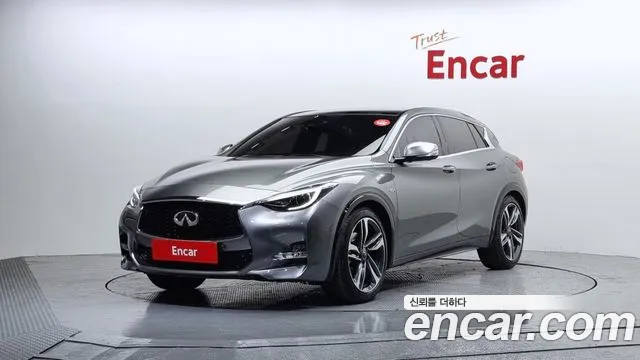 Infiniti Q30
