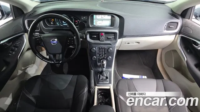 Volvo V40 — интерьер