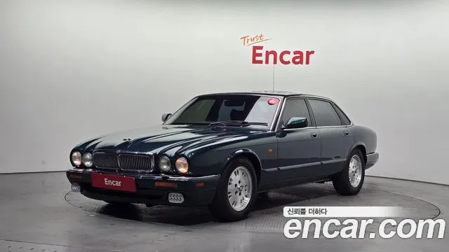 Jaguar XJ-6