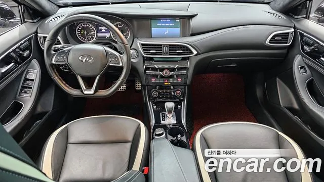 Infiniti Q30 — интерьер