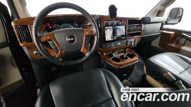 GMC Savana — интерьер
