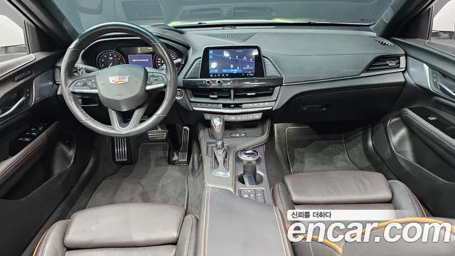 Cadillac CT4 — интерьер