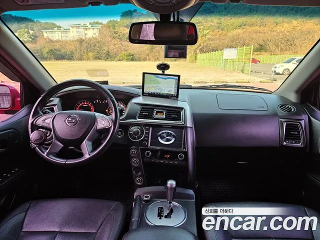 KG Mobility Korando — интерьер