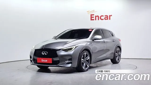 Infiniti Q30