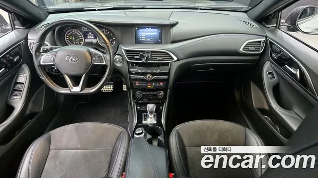 Infiniti Q30 — интерьер