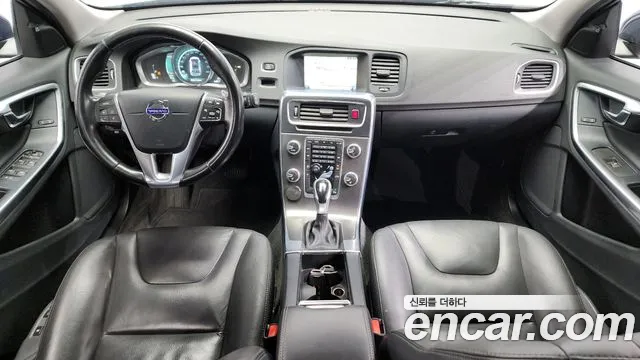 Volvo V60 — интерьер