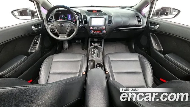Kia K3 — интерьер
