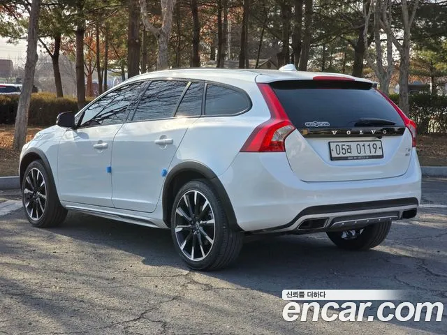 Volvo V60 — интерьер