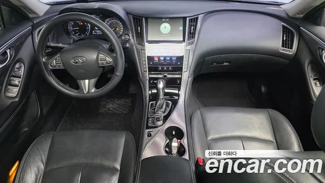 Infiniti Q50 — интерьер