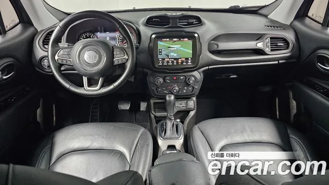Jeep Renegade — интерьер