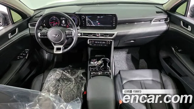 Kia K5 — интерьер