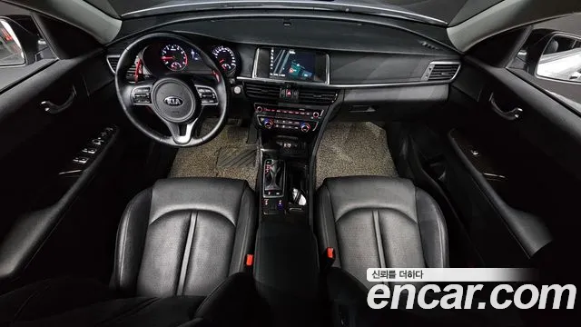 Kia K5 — интерьер