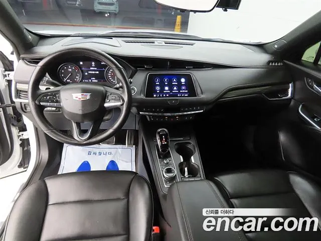 Cadillac XT4 — интерьер