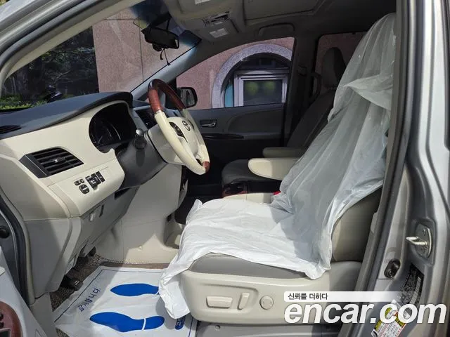 Toyota Sienna — интерьер