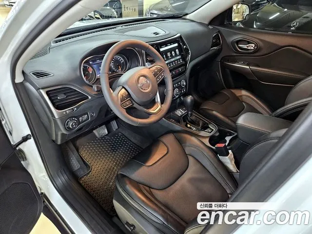 Jeep Cherokee — интерьер