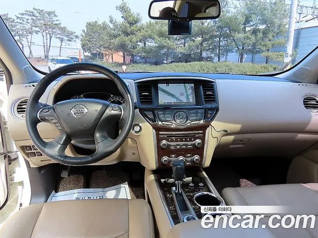 Nissan Pathfinder — интерьер