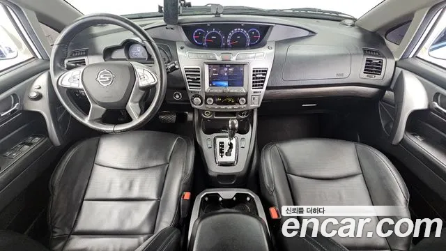 KG Mobility Korando — интерьер