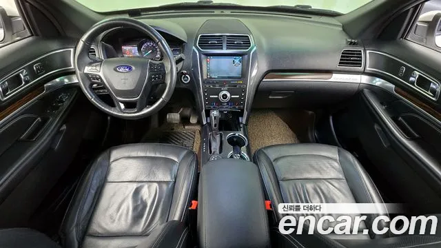 Ford Explorer — интерьер