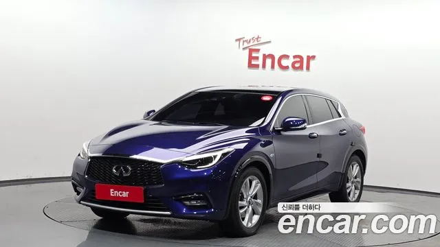 Infiniti Q30