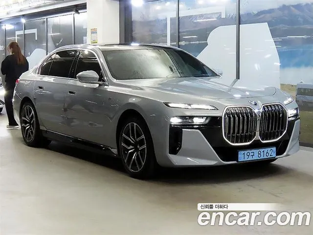 BMW i7